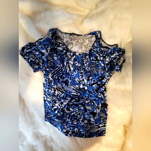 5 For $10 SOFT Stretchy Blue, black and white lady's pull over top.